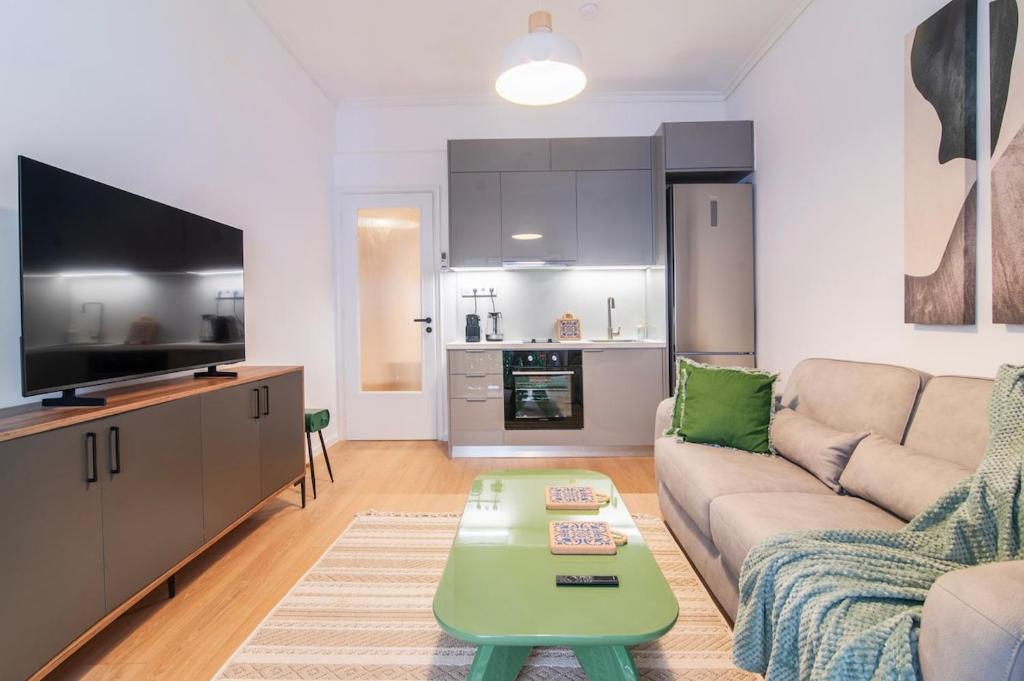 Micha's 2BR Apartment in Koukaki - Central Athens