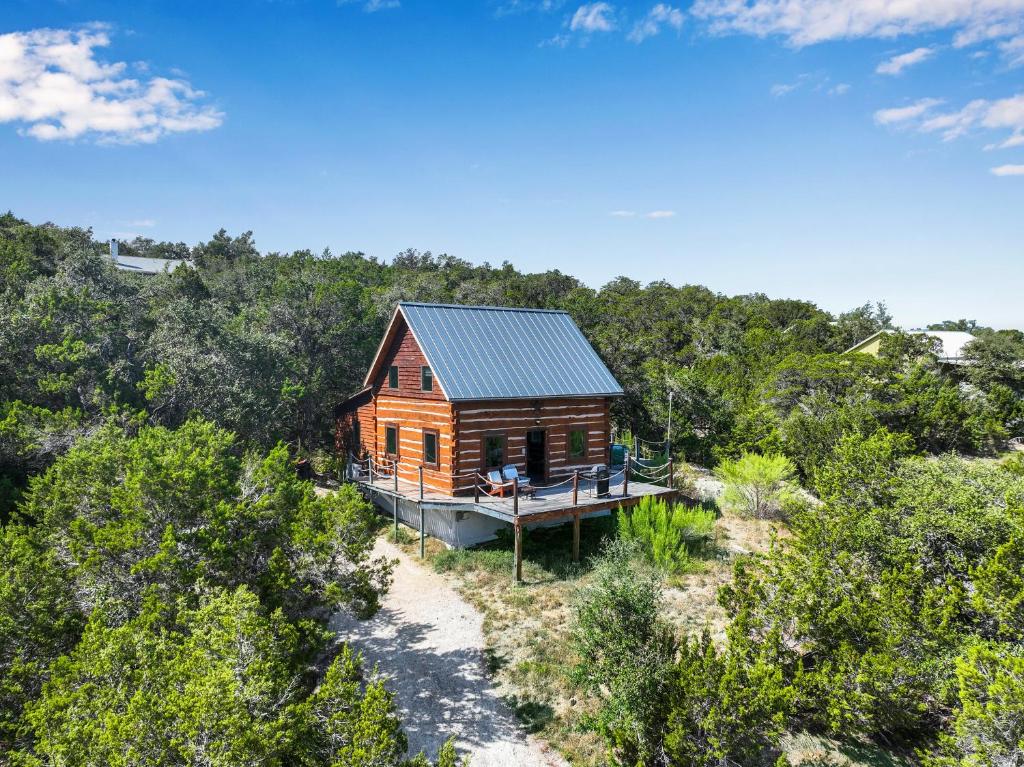 a wooden cabin in the middle of a forest at Ozuye Lodge in Fischer
