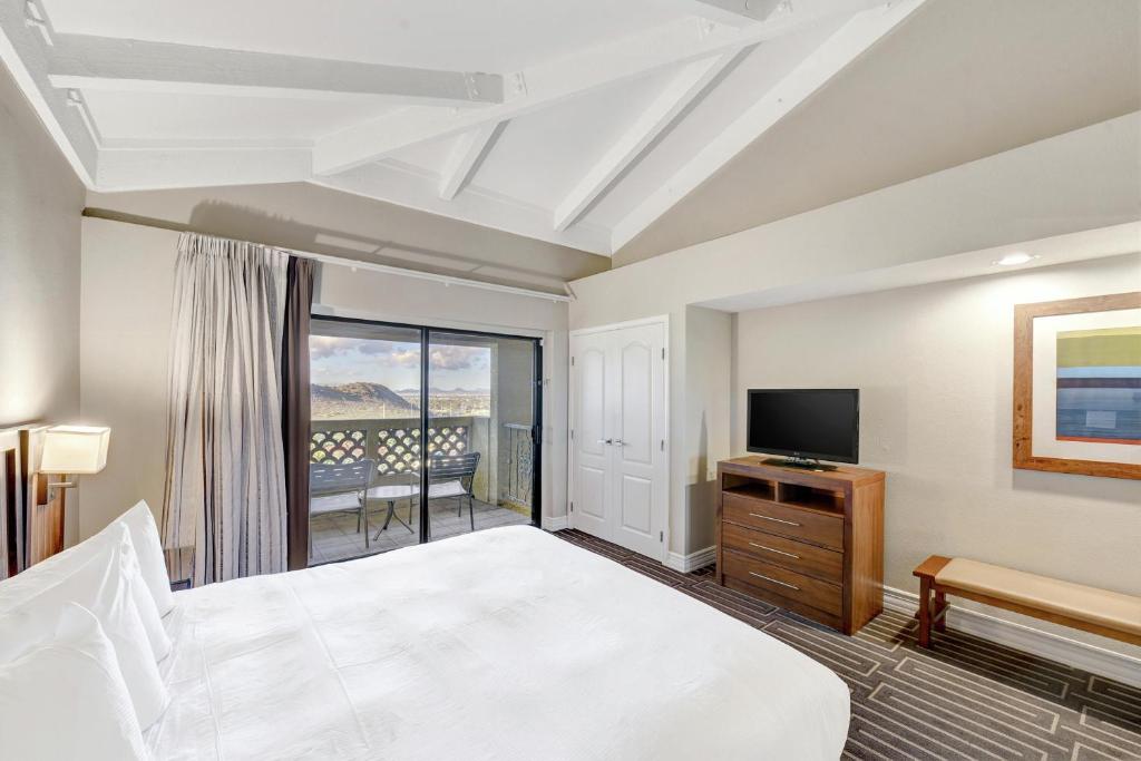 Hilton Phoenix Tapatio Cliffs Resort photo