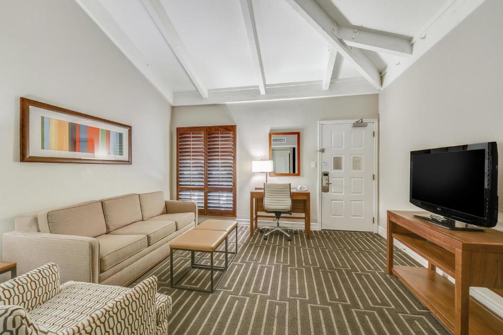 Hilton Phoenix Tapatio Cliffs Resort photo
