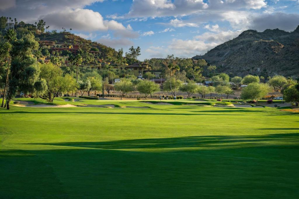Hilton Phoenix Tapatio Cliffs Resort photo