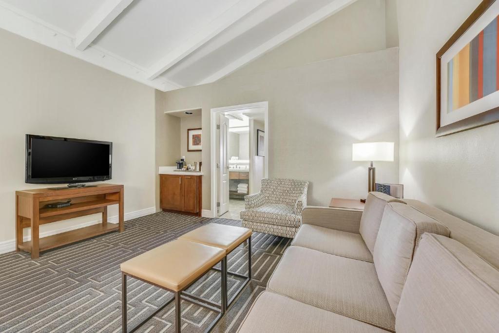 Hilton Phoenix Tapatio Cliffs Resort photo