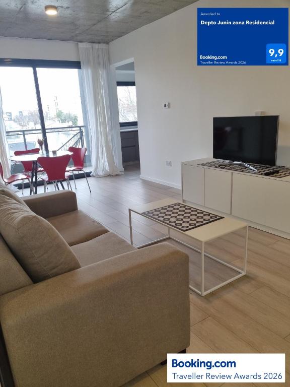 a living room with a couch and a tv at Depto Junin zona Residencial in Junín