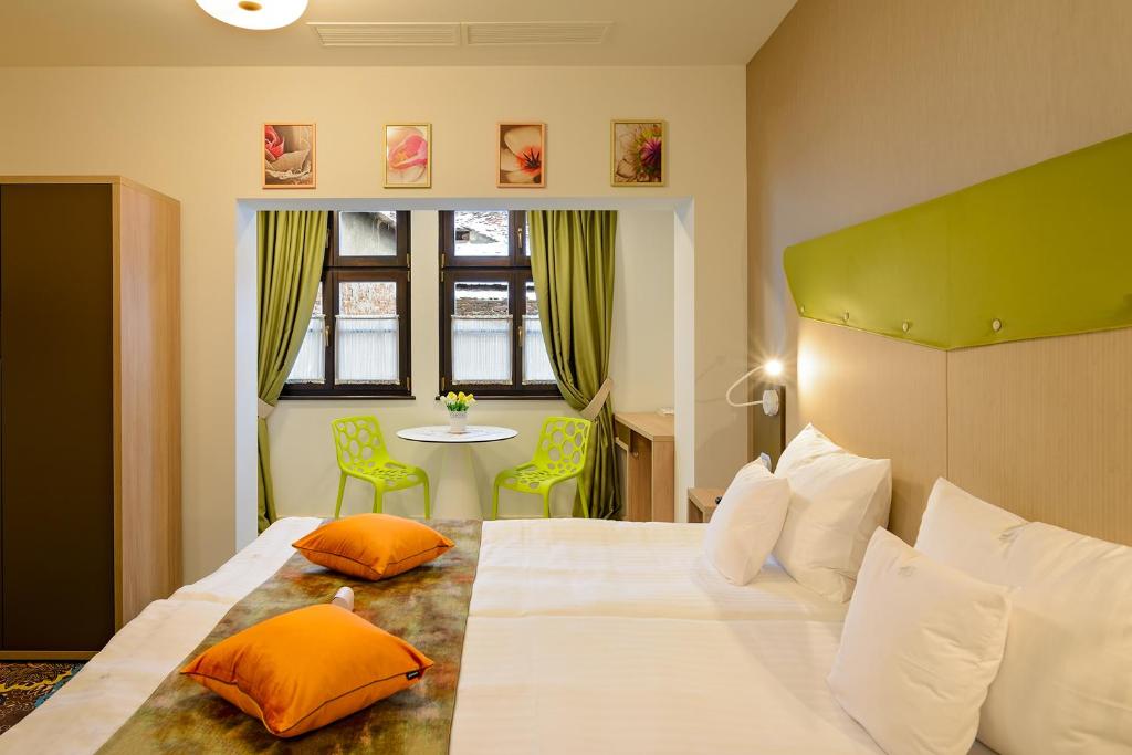 
Double Room with Kitchenette (Tulipe)
