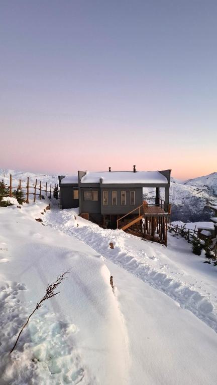 a house in the snow with a snow covered yard at Casa en Farellones in Santiago
