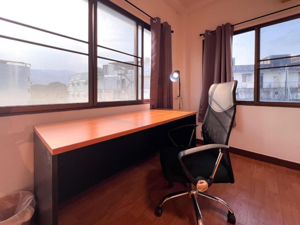Workspace evidence from Santitham Work Studio Near Nimman Area