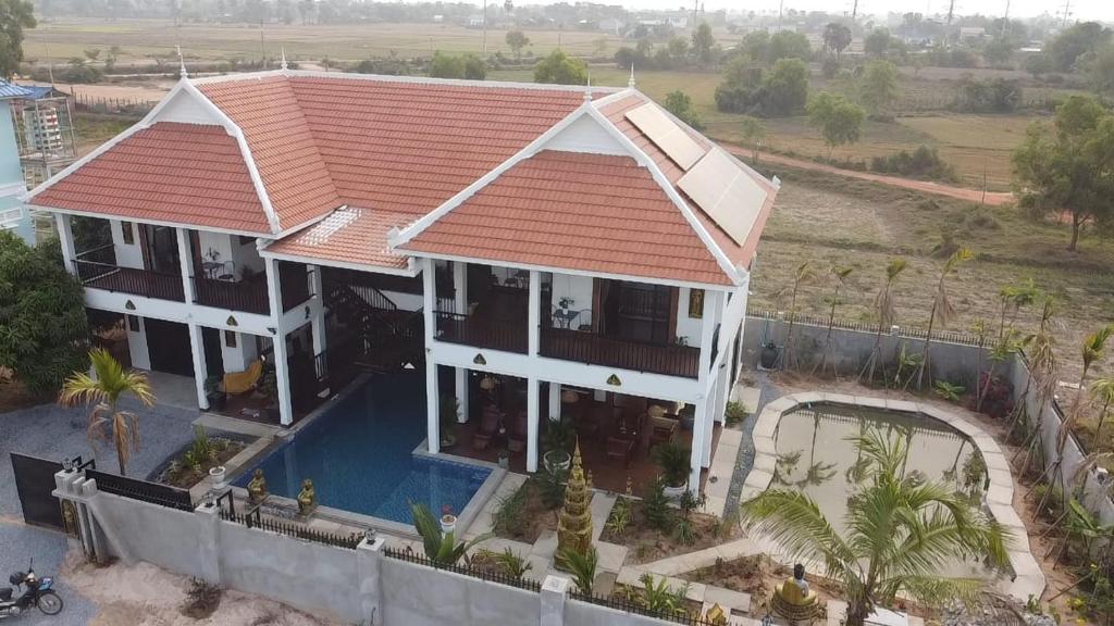 an aerial view of a house with a red roof at Bayon Country Villa in Phumĭ Trás Treăng