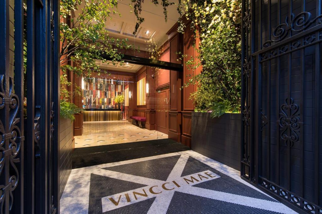 The facade or entrance of Vincci Mae