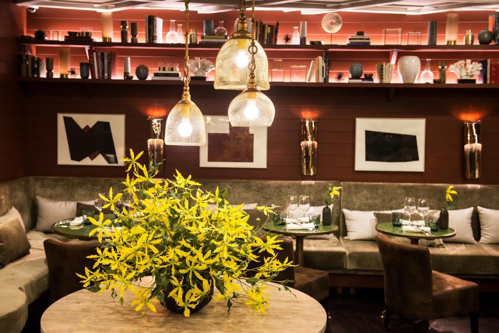 A seating area at Vincci Mae
