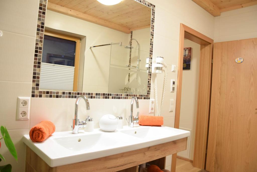 Koupelna v ubytování Sonnenchalet 2 im Salzburger Lungau