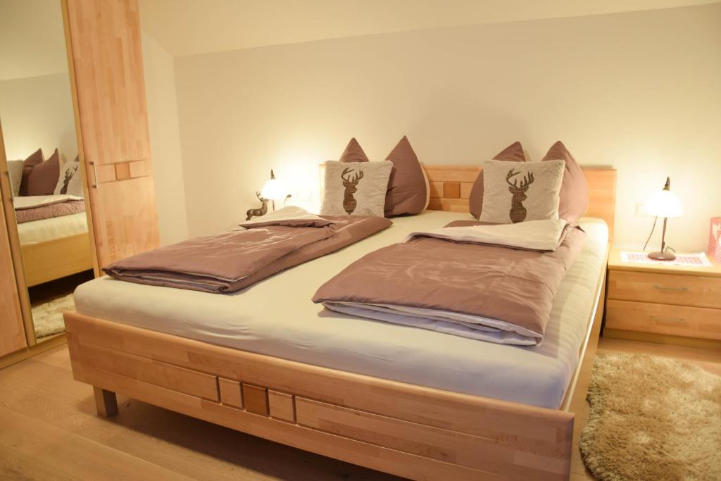 Postel nebo postele na pokoji v ubytování Sonnenchalet 2 im Salzburger Lungau