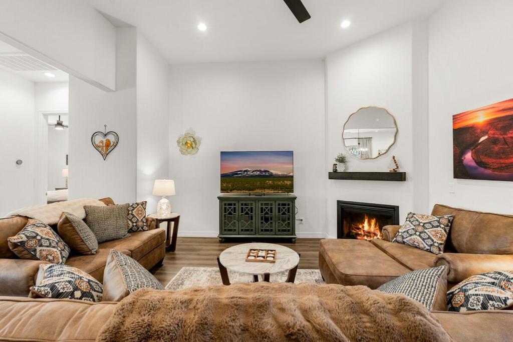 a living room with two couches and a fireplace at McB's Mountain Retreat in Flagstaff