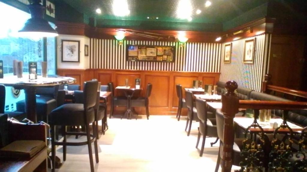 a restaurant with tables and chairs in a room at Hôtel Jeanne D'Arc in Saint-Chély-dʼApcher