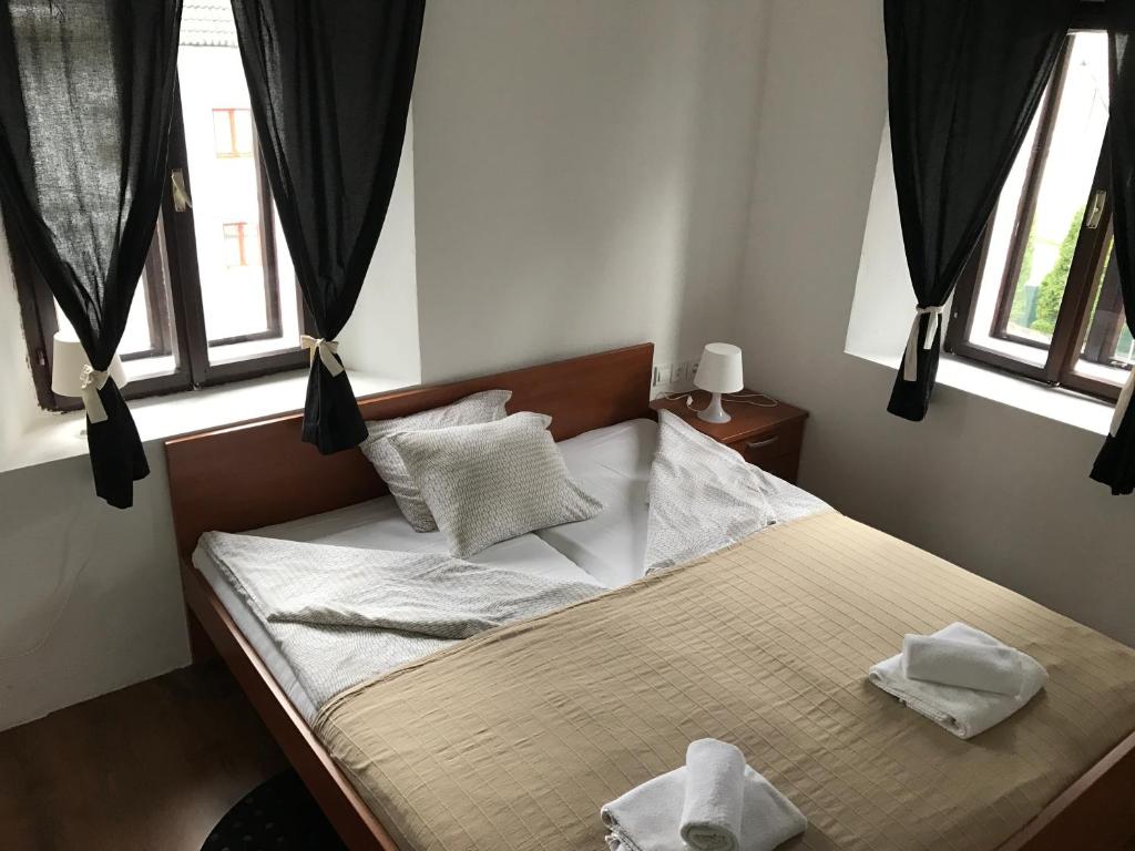 Rúm í herbergi á B&B Rot