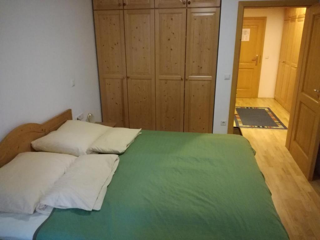 Postel nebo postele na pokoji v ubytování Holiday Apartment Bolfenk