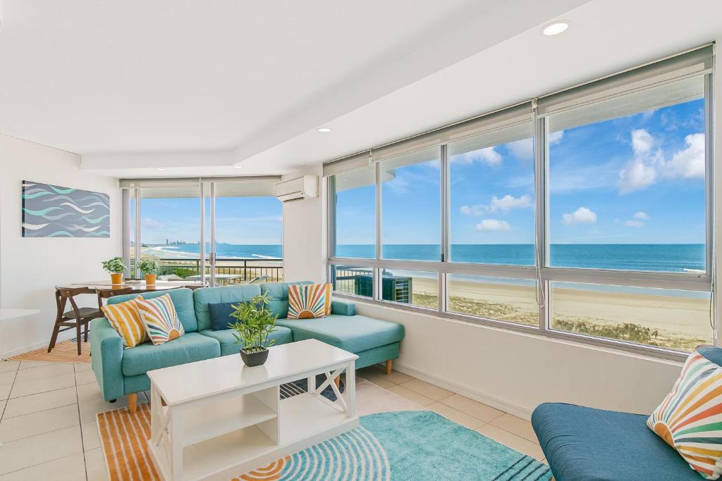 Beachfront Oceanside Resort - Absolute Beachfront Apartments - Two-Bedroom Deluxe Apartment With Ocean View