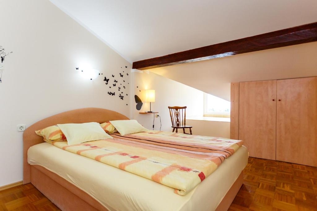 a bedroom with a large bed in a room at Apartments Villa Elizabet in Malinska