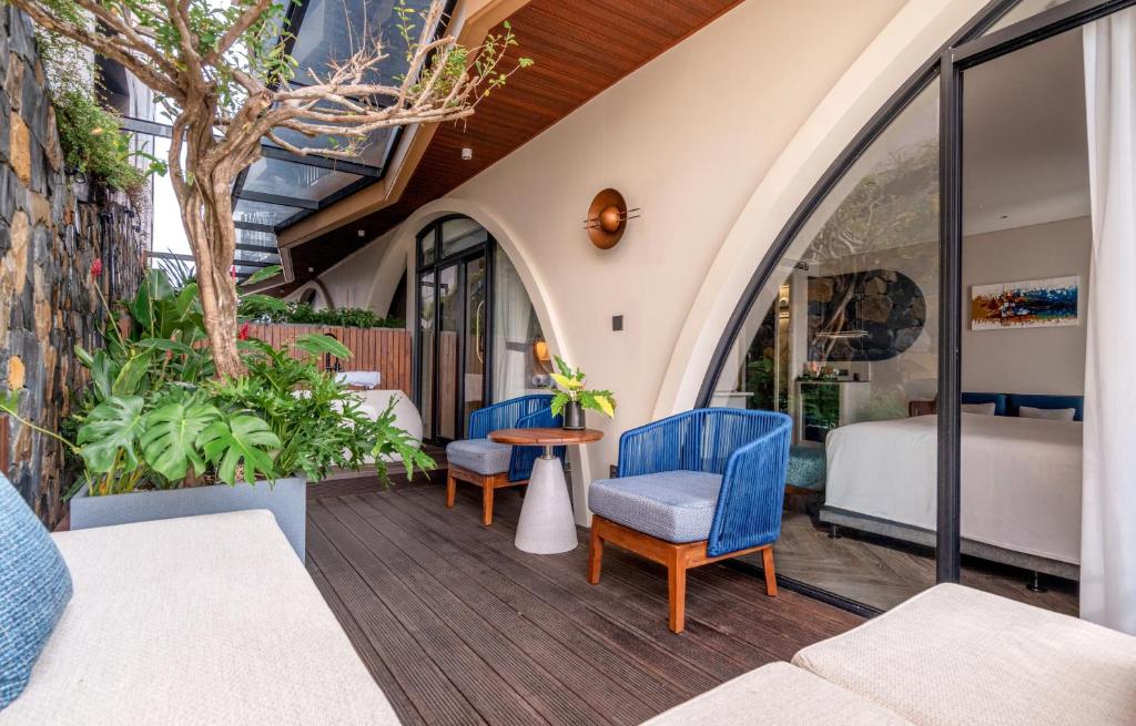 Terrace Suite with Garden & Partial Sea View