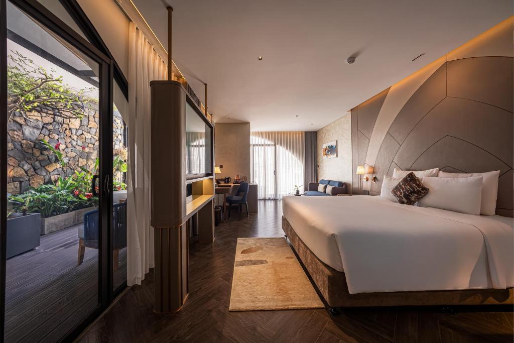 Terrace Suite with Garden & Partial Sea View