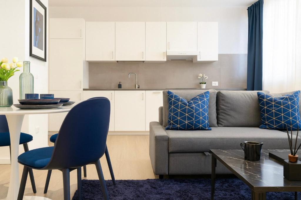 The Boutique Houses - San Siro with Private Parking - Bande Nere M1 Metro Direct to Duomo- Apartments Milan City Center
