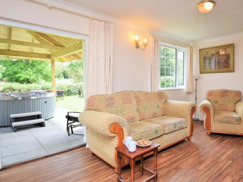 a living room with a couch and a table at 2 Bed in Wadebridge oc-51925 in Egloshayle