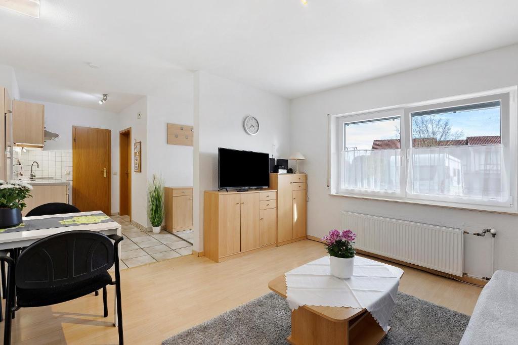 a living room with a couch and a tv at Ferienwohnung Geiger in Volkertshausen