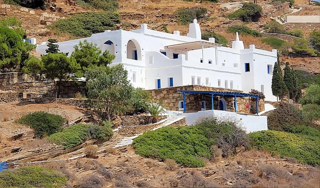 an aerial view of a white house on a hill at Artistic Villa in Ios Chora