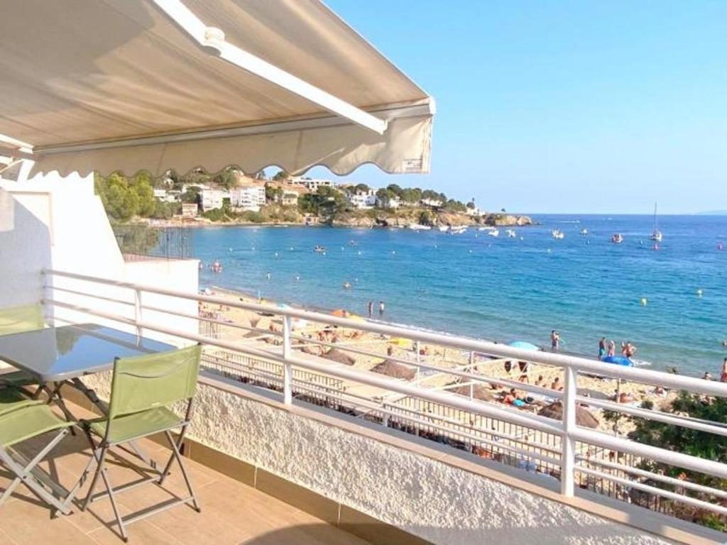 Bel appartement à Roses, 2 chambres, terrasse, parking privé
