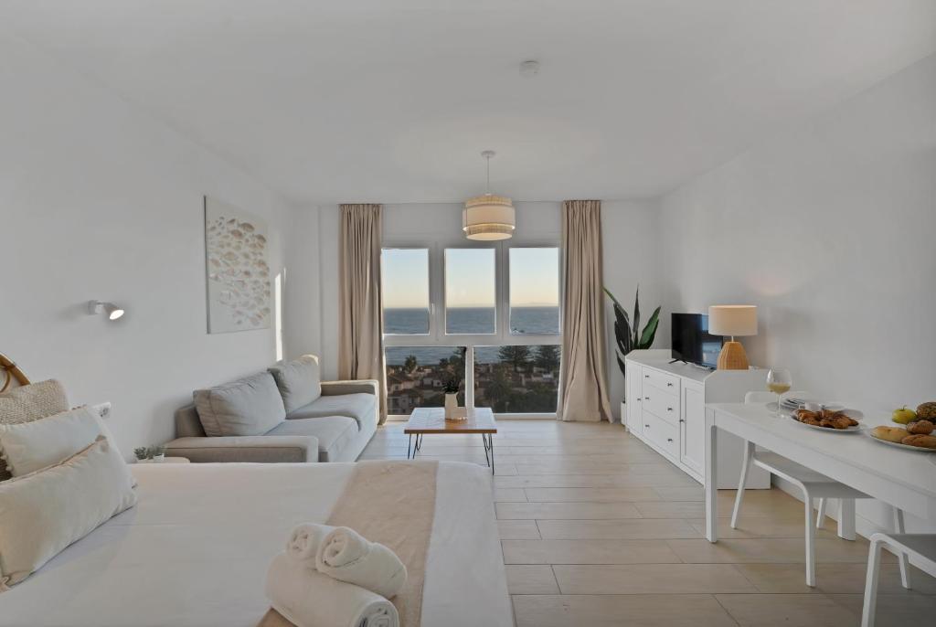 AIO Seaview Apartment - Prime Location & Sea Views