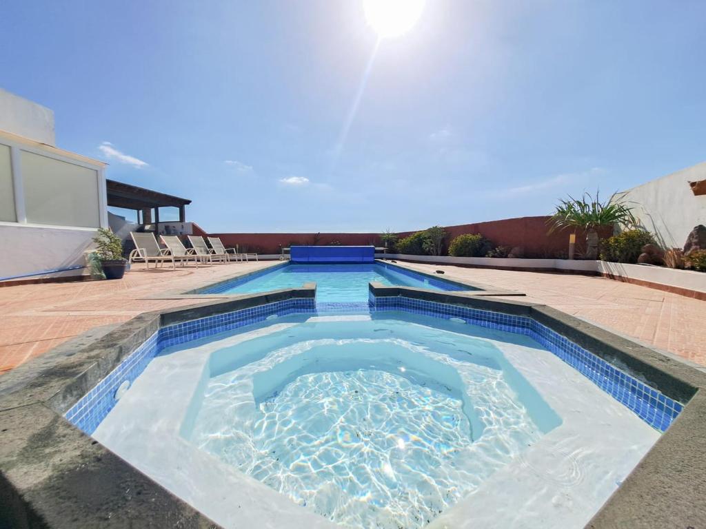 Extremely Private Villa, Heated Pool & Jacuzzi, Pool Wet Bar, Great Views.