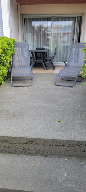 Studio cabine clim rez-de-jardin résid piscine 150 m plage