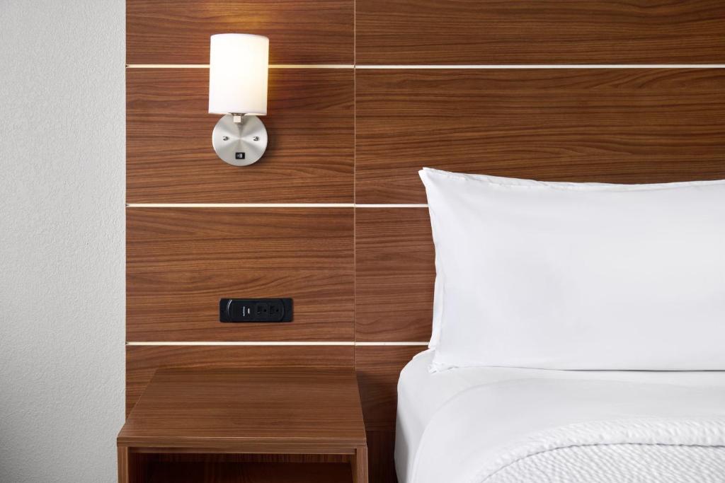 Holiday Inn Express Kansas City - at the Legends! by IHG - King Suite Con Zona Soggiorno Aggiuntiva