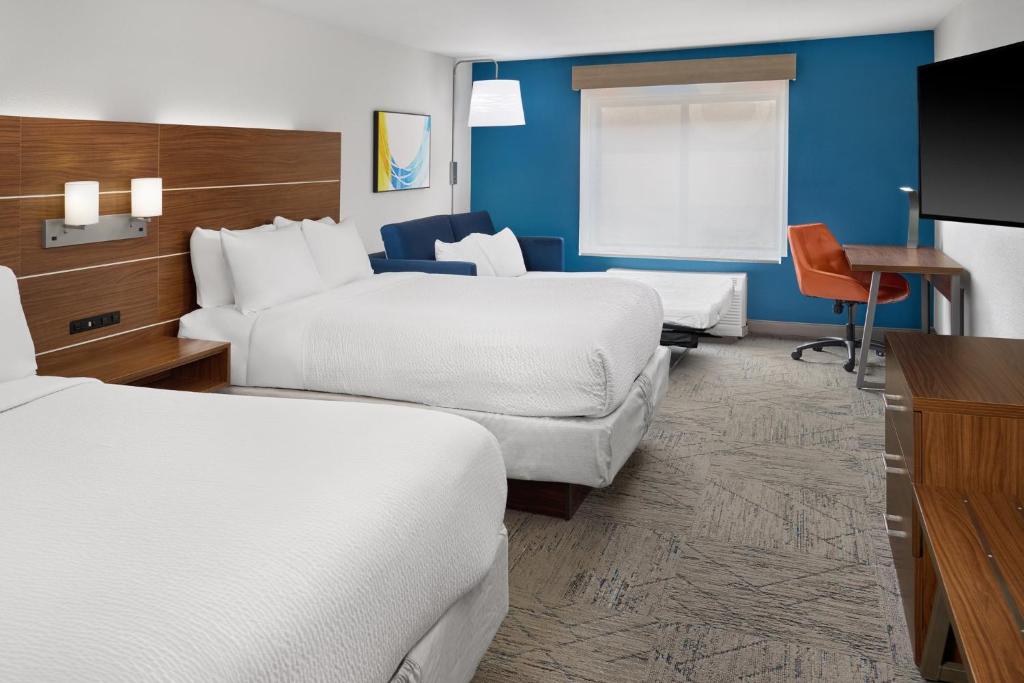 Holiday Inn Express Kansas City - at the Legends! by IHG - Queen Kamer Met 2 Queensize Bedden En Slaapbank