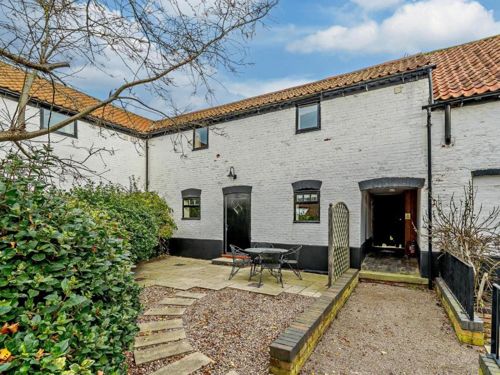 a white brick house with a patio and a table at 2 Bed in Doncaster oc-93770 in Mattersey