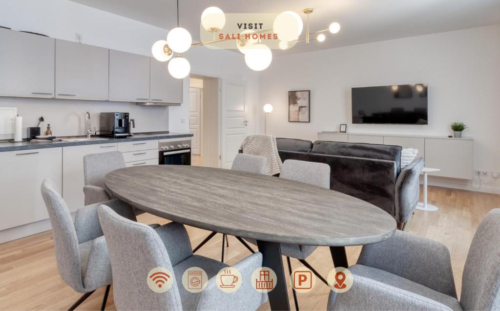 a kitchen and living room with a table and chairs at Sali Homes - Opera Loge 2BR Balcony in Bayreuth