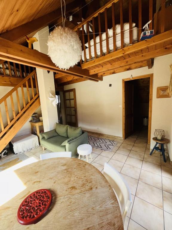 Ski nest with large balcony