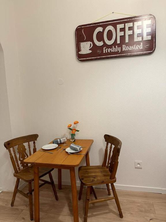 Le Petit Café - Centre ville, parking gratuit – photo 11