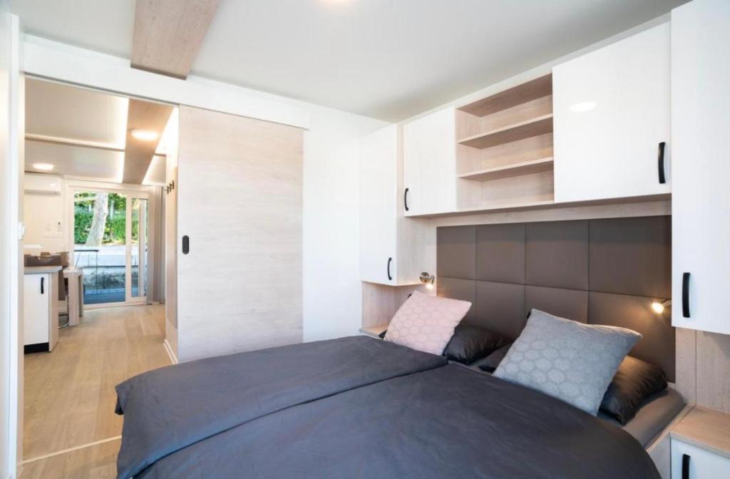 a bedroom with a large bed and a kitchen at Sealodge Novigrad Number 18 in Novigrad Istria