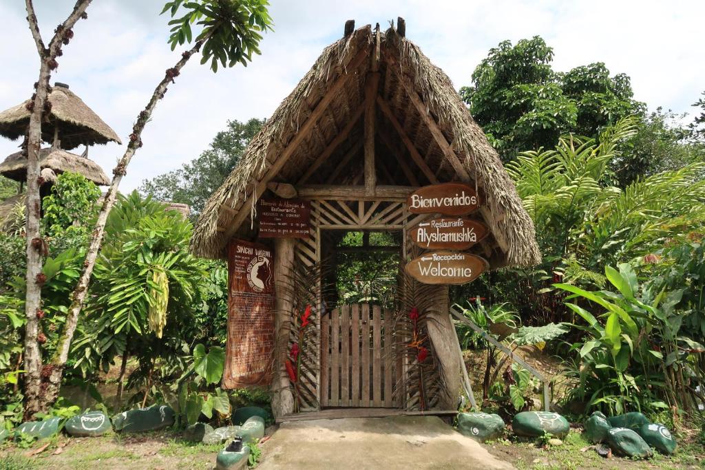 a small hut in the middle of a garden at Sinchi Warmi Amazon Lodge in Puerto Misahuallí