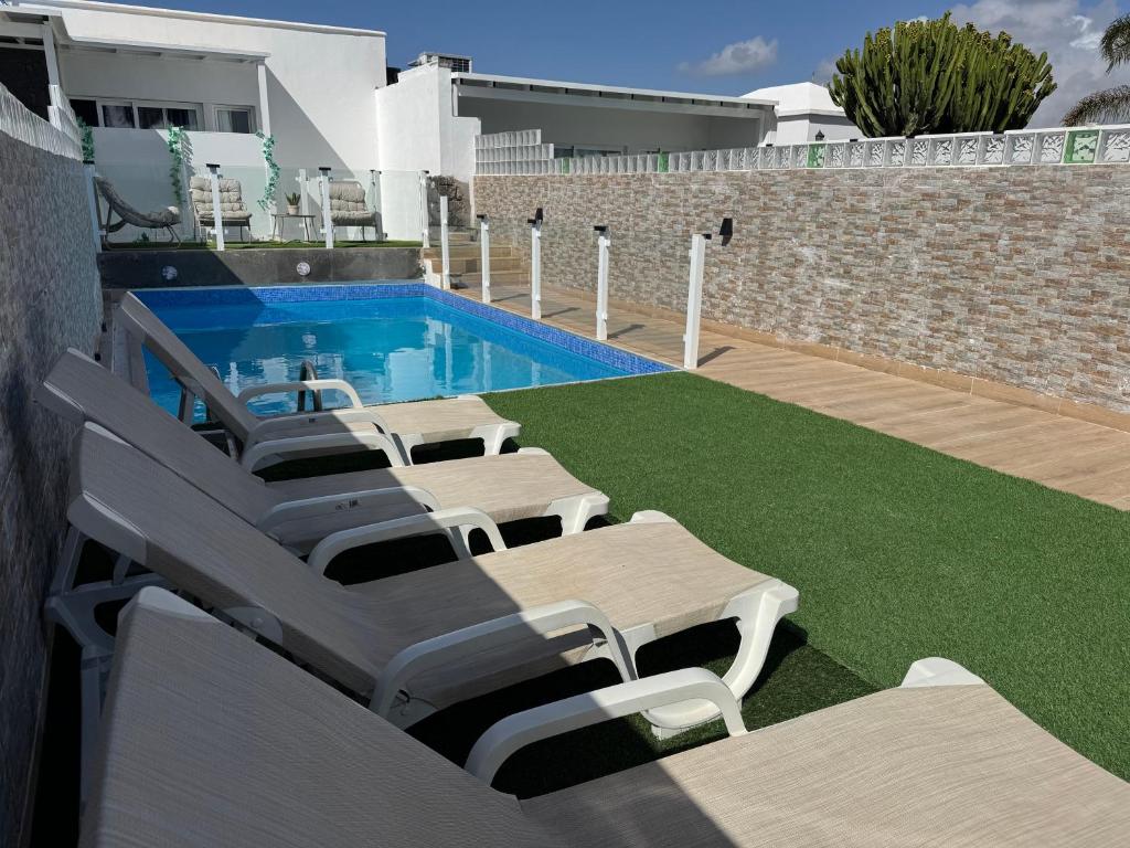 VILLA JoHNNY