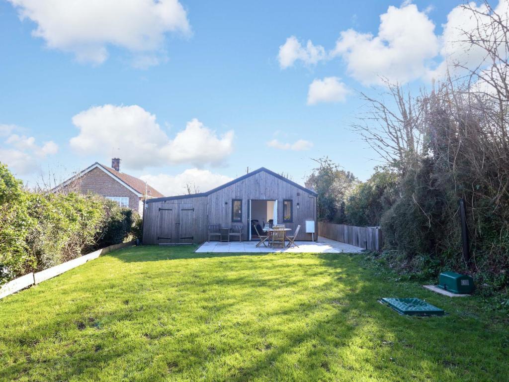 a small house with a yard with a fence at The Pebble in Dorchester