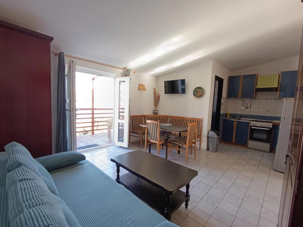 Apartments Cajner Pag