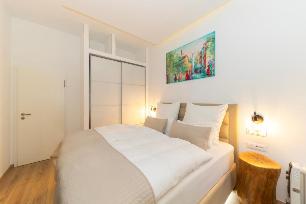 Destino City Apartments by Belmont Realty