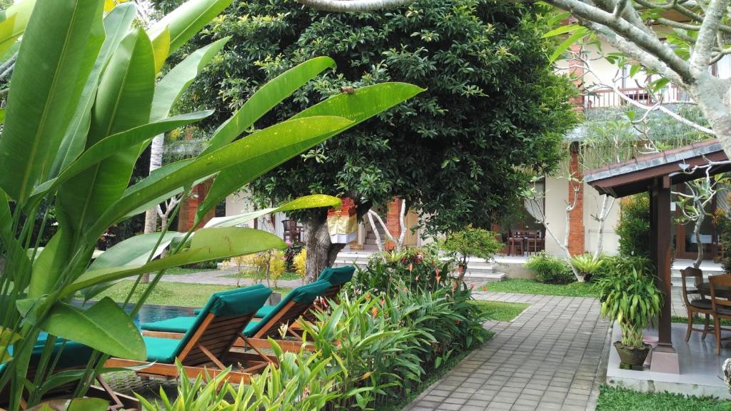 Zahrada ubytování Nyoman Sandi Guest House