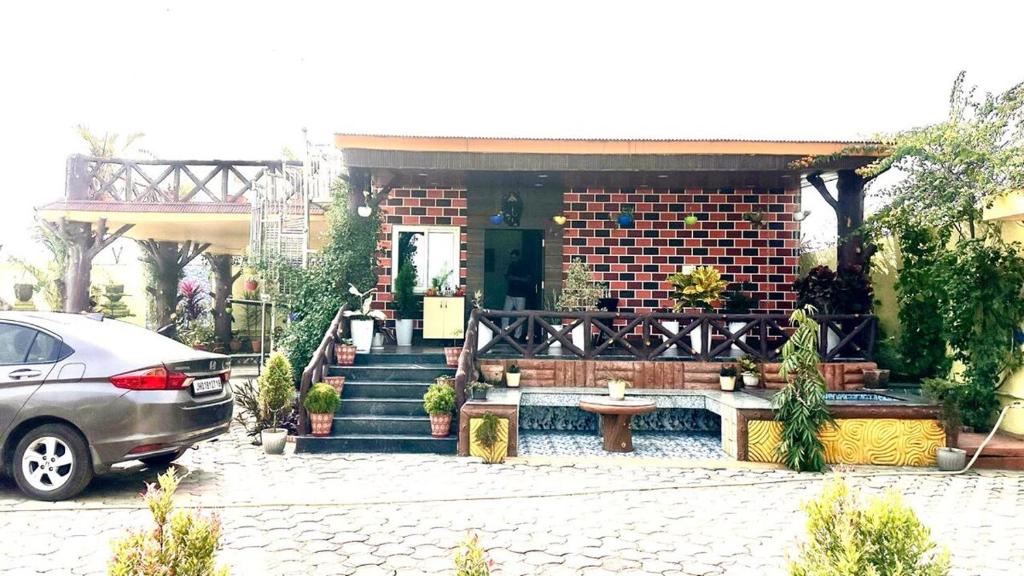 a house with a car parked in front of it at Palash Paradise in Bokāro