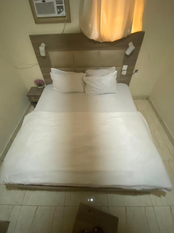 Llit o llits en una habitació de Gentle tower hotel