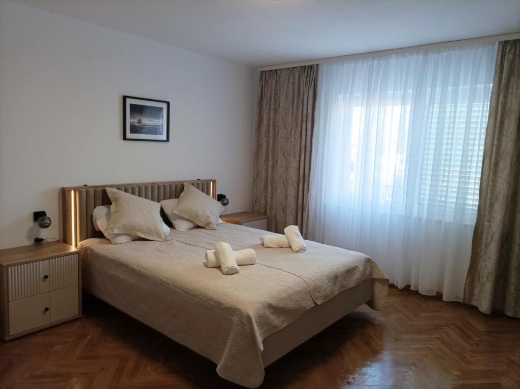 a bedroom with a bed with two towels on it at Casa Mia 2 in Punat
