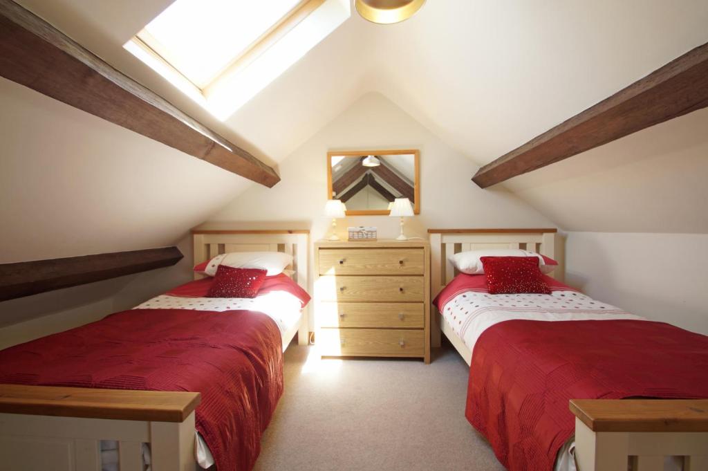 Corlan Lleuddad - Two-Bedroom Holiday Home