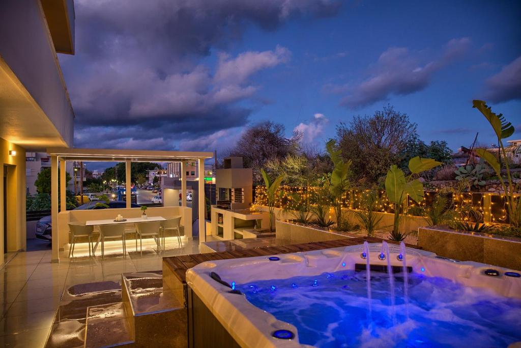a jacuzzi tub in the middle of a patio at Casa De Sario in Rhodes Town