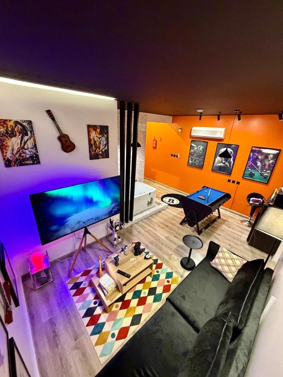 an overhead view of a living room with a large flat screen tv at شقة فاخرة بجاكوزي وبلياردو دخول ذاتي in Hail